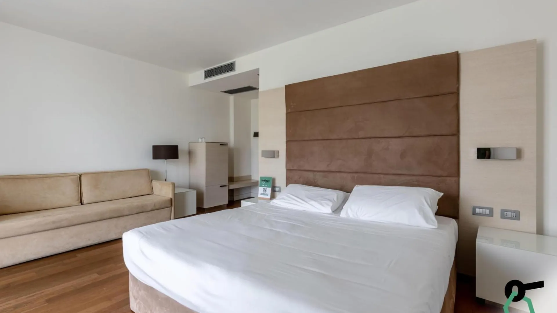 Hotiday Room Collection - Pise Hotel